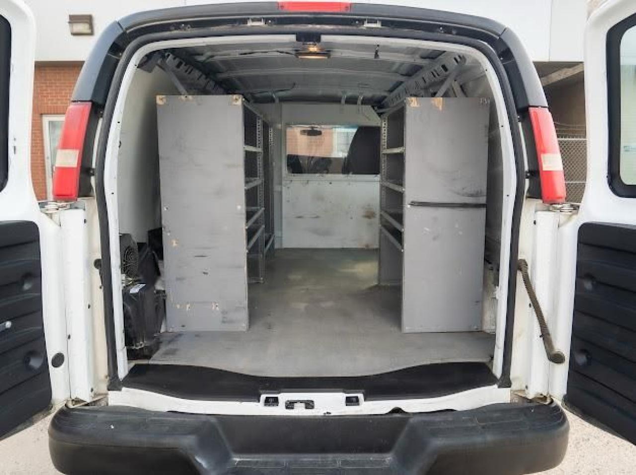 2011 GMC Savana Cargo Van AWD 1500 135" - Photo #8