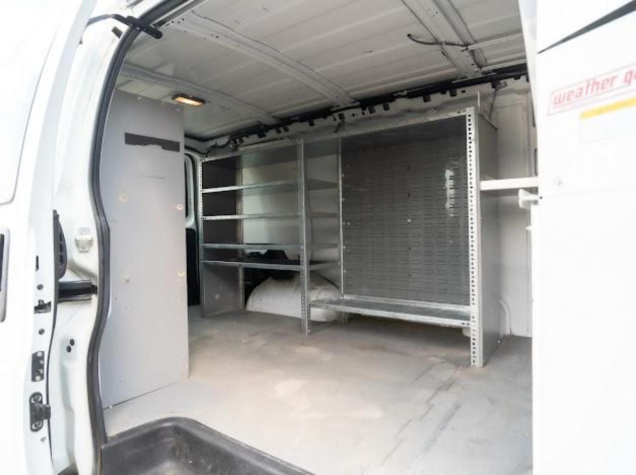 2011 GMC Savana Cargo Van AWD 1500 135" - Photo #12