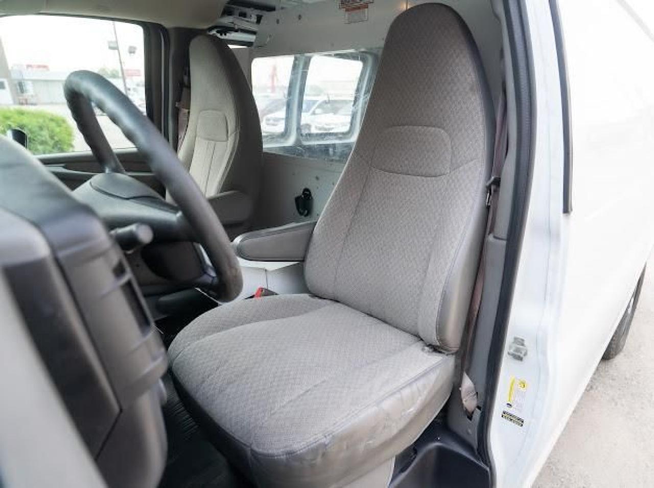 2011 GMC Savana Cargo Van AWD 1500 135" - Photo #13