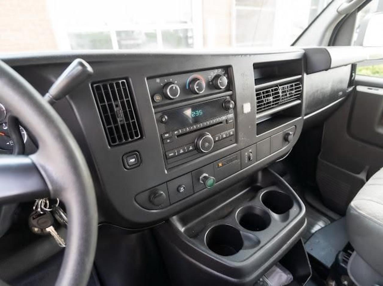 2011 GMC Savana Cargo Van AWD 1500 135" - Photo #17
