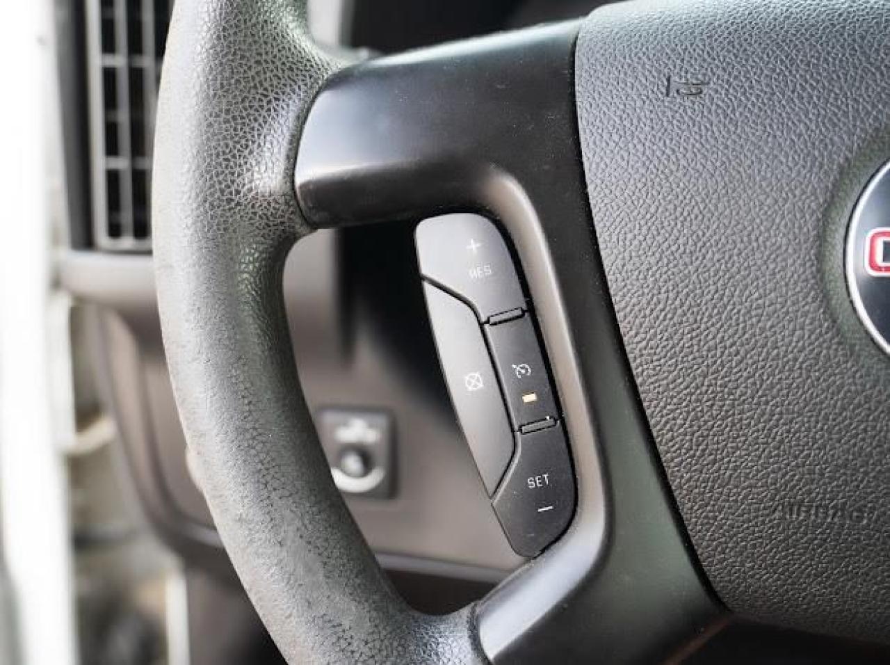 2011 GMC Savana Cargo Van AWD 1500 135" - Photo #18