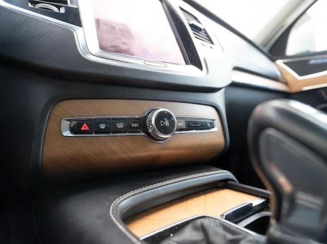 2016 Volvo XC90 T6 Inscription - Photo #18