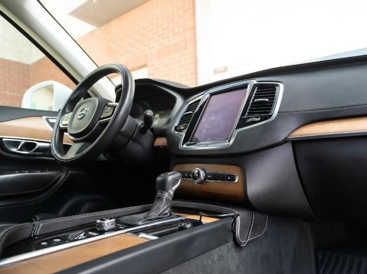 2016 Volvo XC90 T6 Inscription - Photo #21