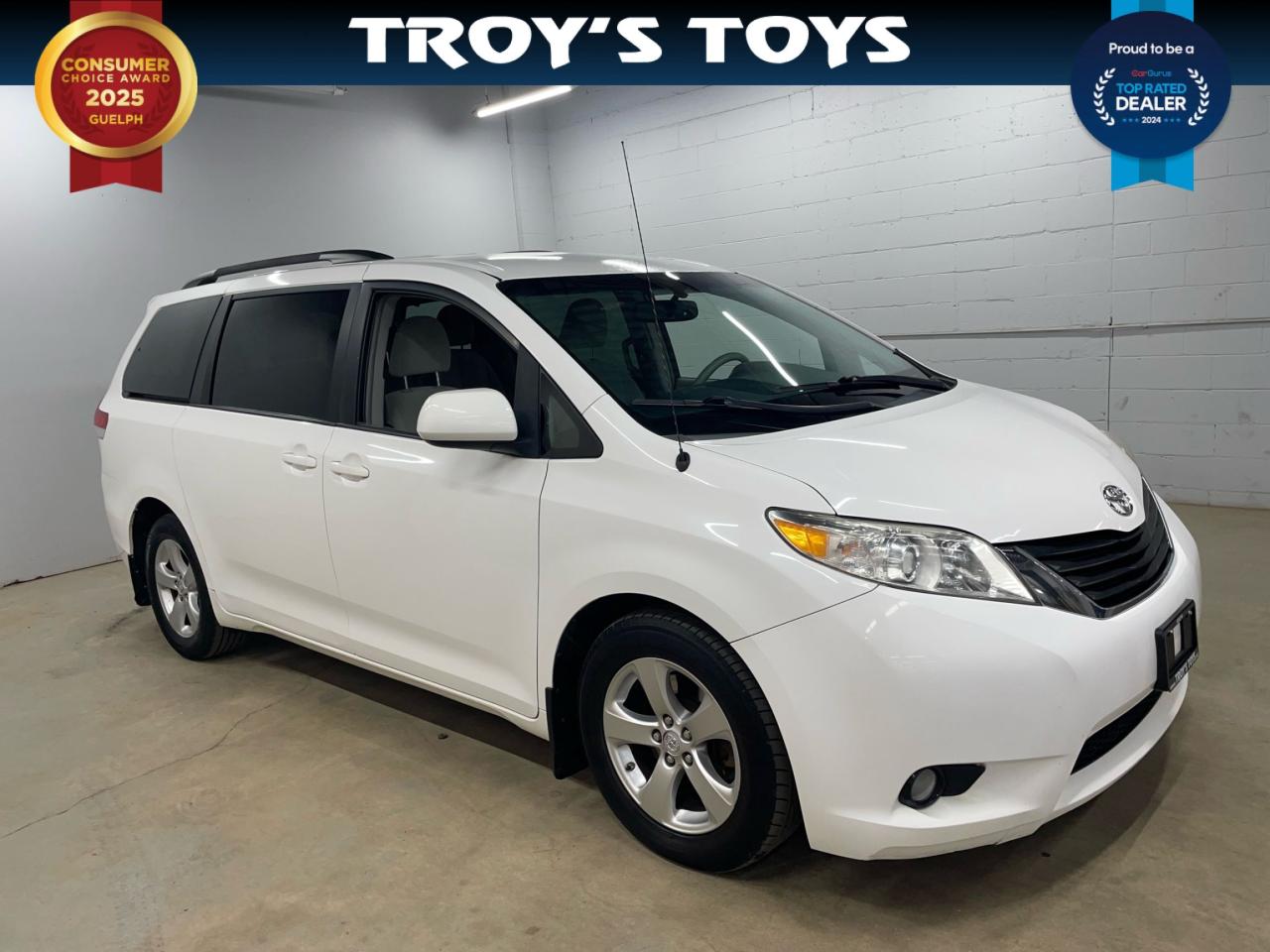 Used 2014 Toyota Sienna LE for sale in Kitchener, ON