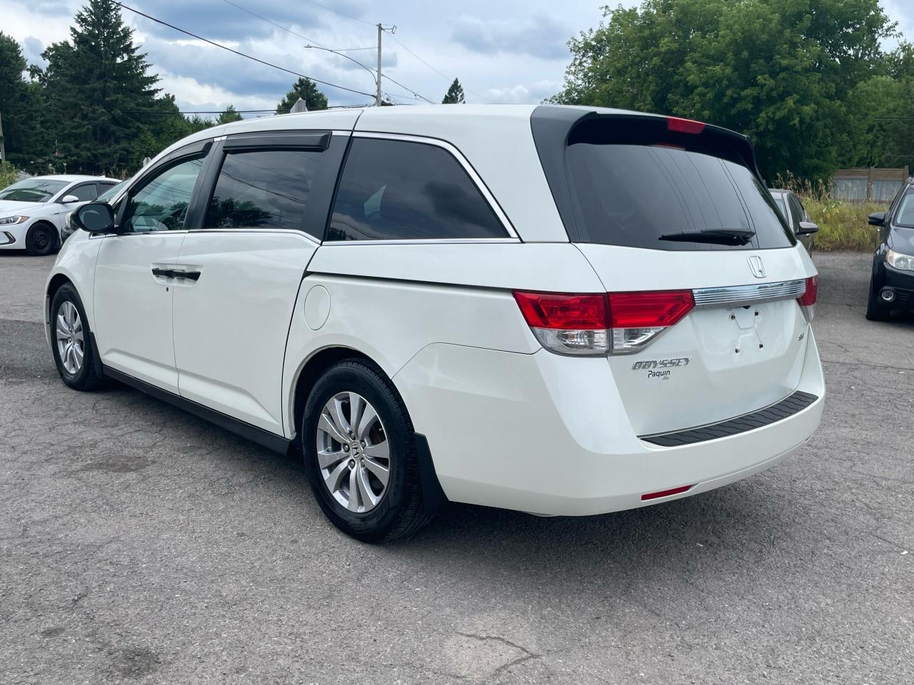 2016 Honda Odyssey SE - Photo #4