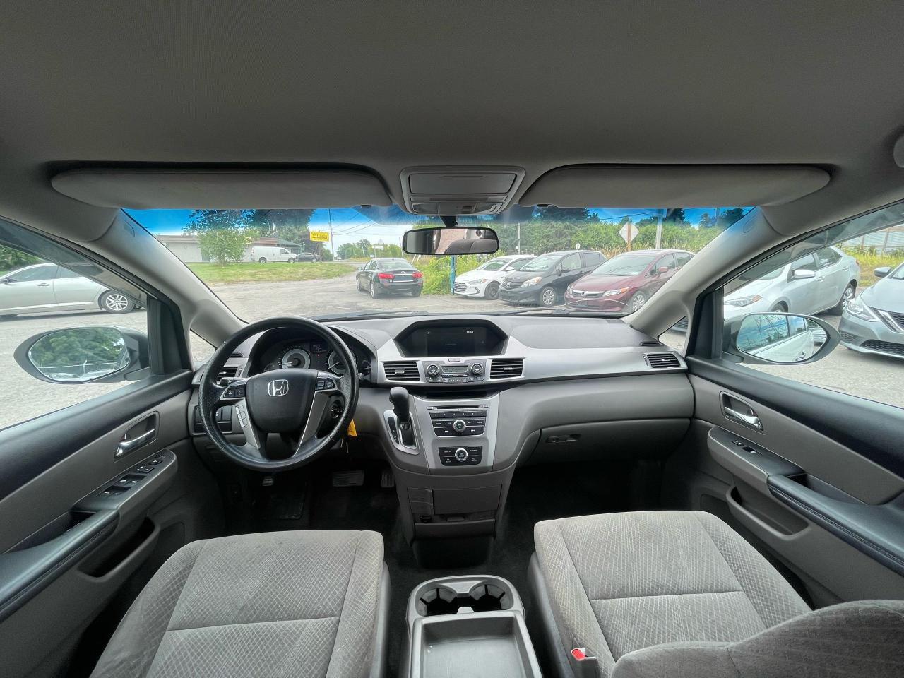 2016 Honda Odyssey SE - Photo #11