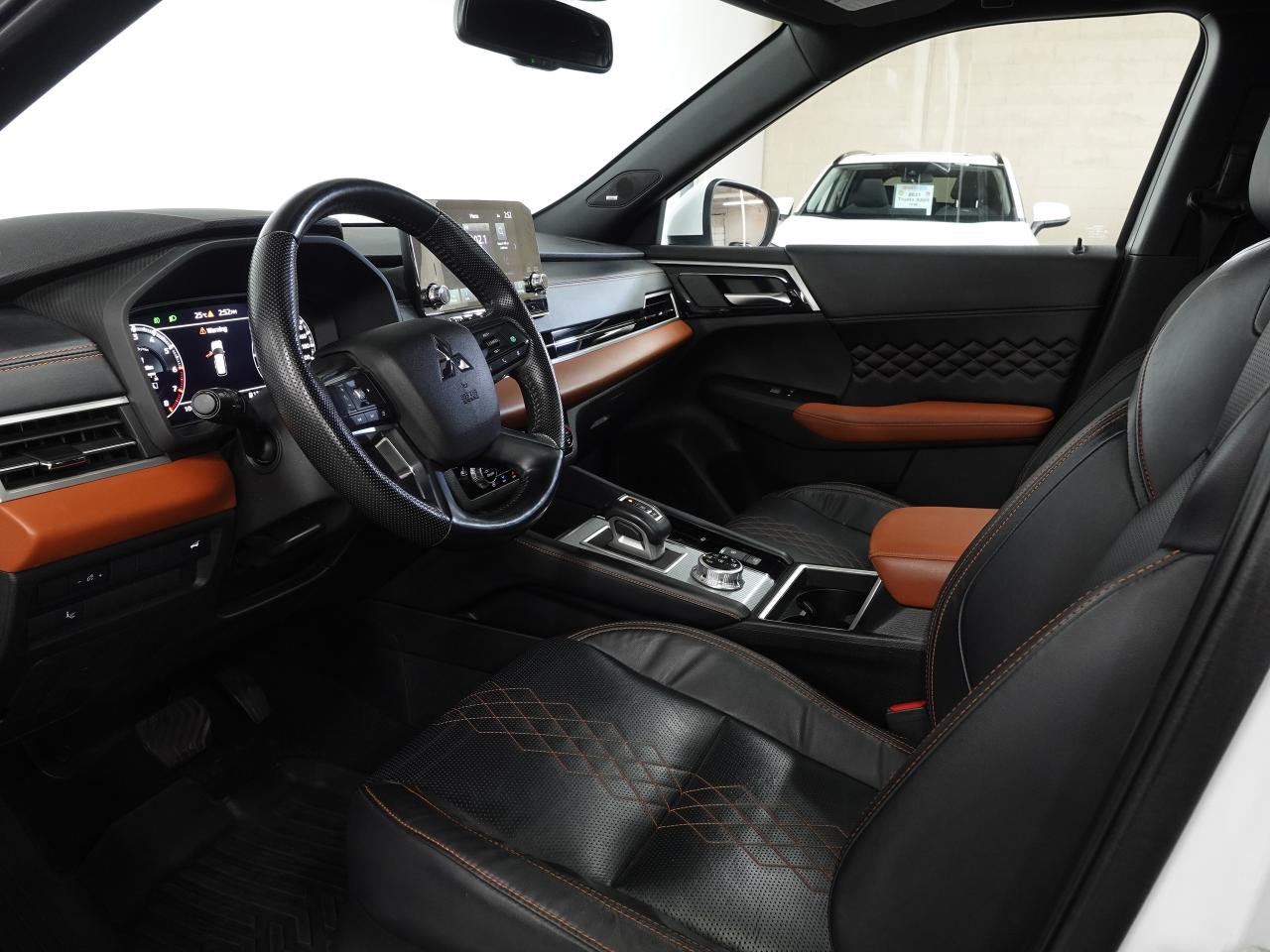 2022 Mitsubishi Outlander GT PREMIUM | AWD | Nav | HUD | Leather | Sunroof