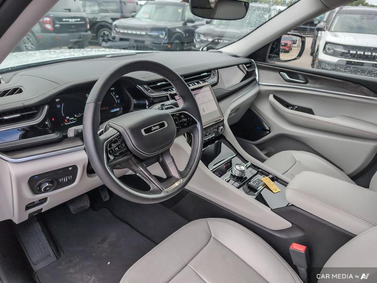 2022 Jeep Grand Cherokee 4xe Overland 2.0L | MOONROOF | HEATED SEATS Photo