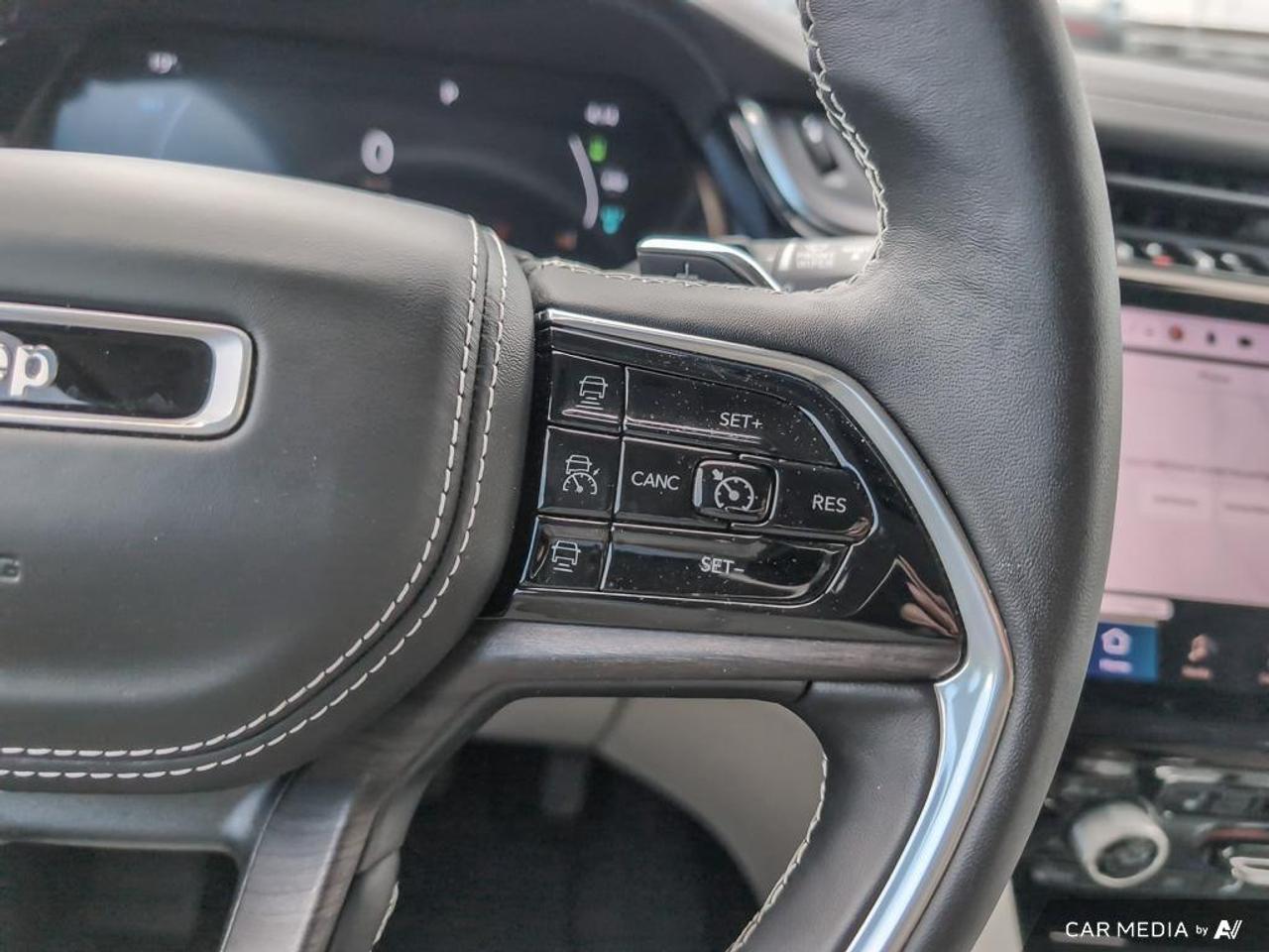 2022 Jeep Grand Cherokee 4xe Overland 2.0L | MOONROOF | HEATED SEATS Photo