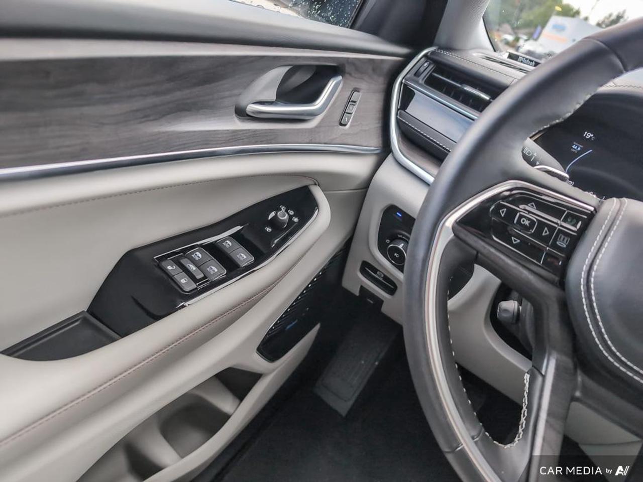 2022 Jeep Grand Cherokee 4xe Overland 2.0L | MOONROOF | HEATED SEATS Photo