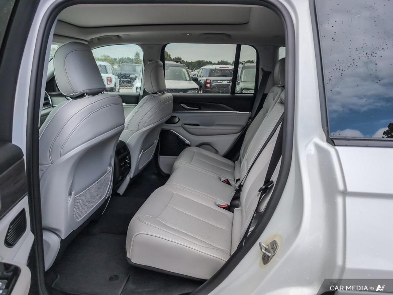 2022 Jeep Grand Cherokee 4xe Overland 2.0L | MOONROOF | HEATED SEATS Photo