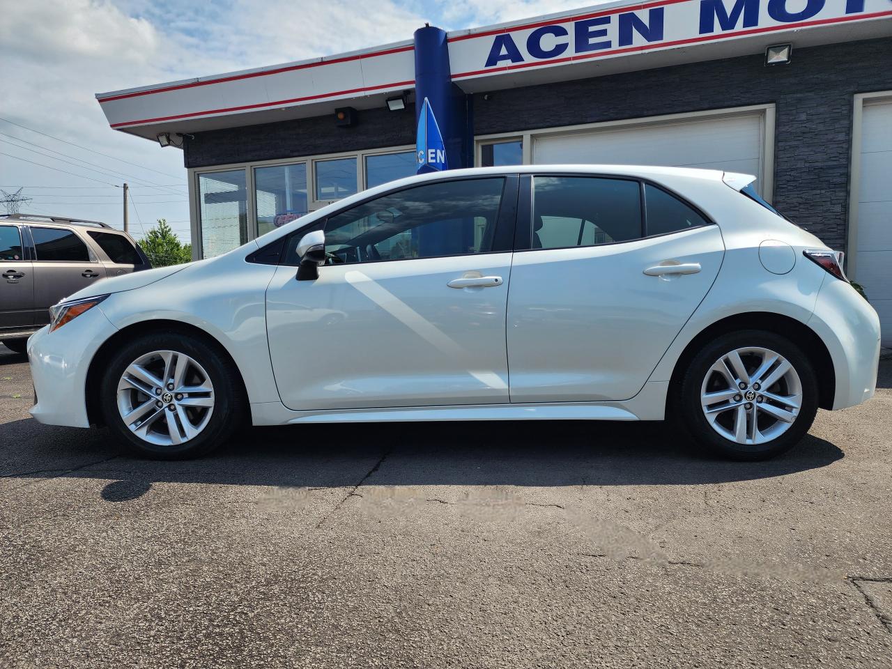 2019 Toyota Corolla SE - Photo #2