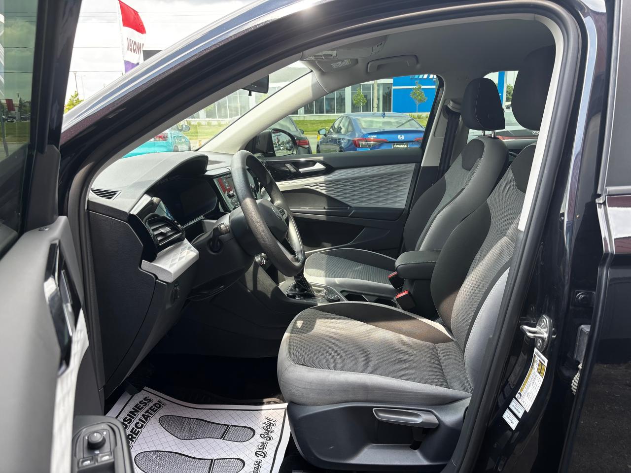 2022 Volkswagen Taos Trendline - Photo #9