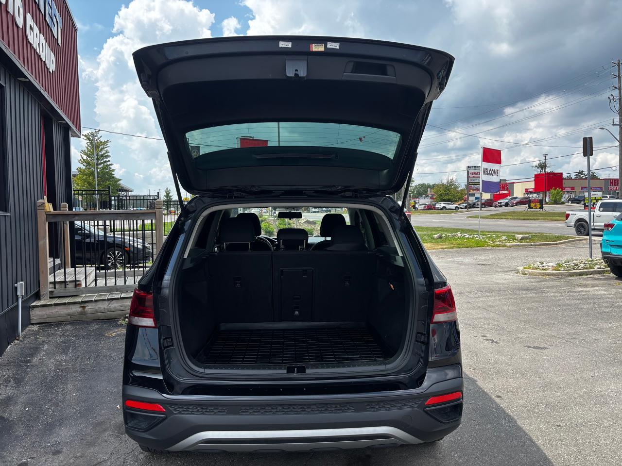 2022 Volkswagen Taos Trendline - Photo #5