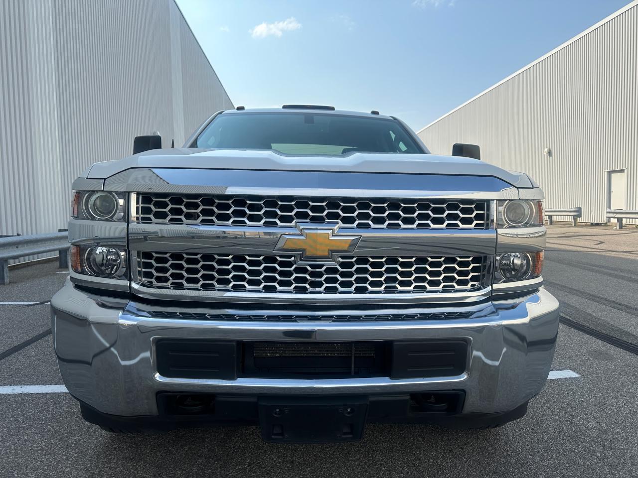 2019 Chevrolet Silverado 2500 HD - 8 FT BOX 4WD