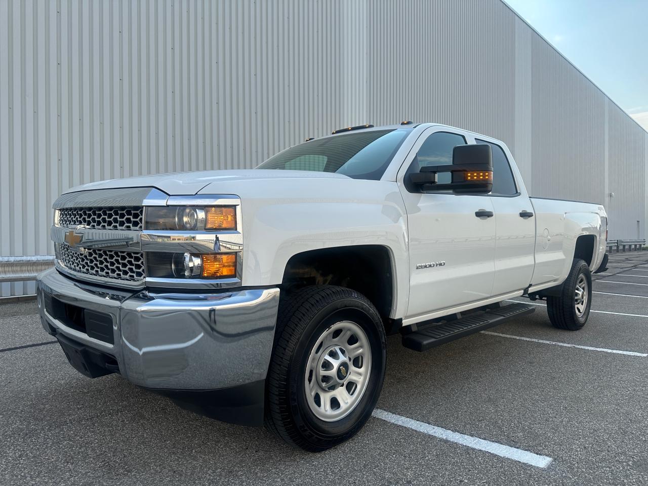 2019 Chevrolet Silverado 2500 HD - 8 FT BOX 4WD Photo3