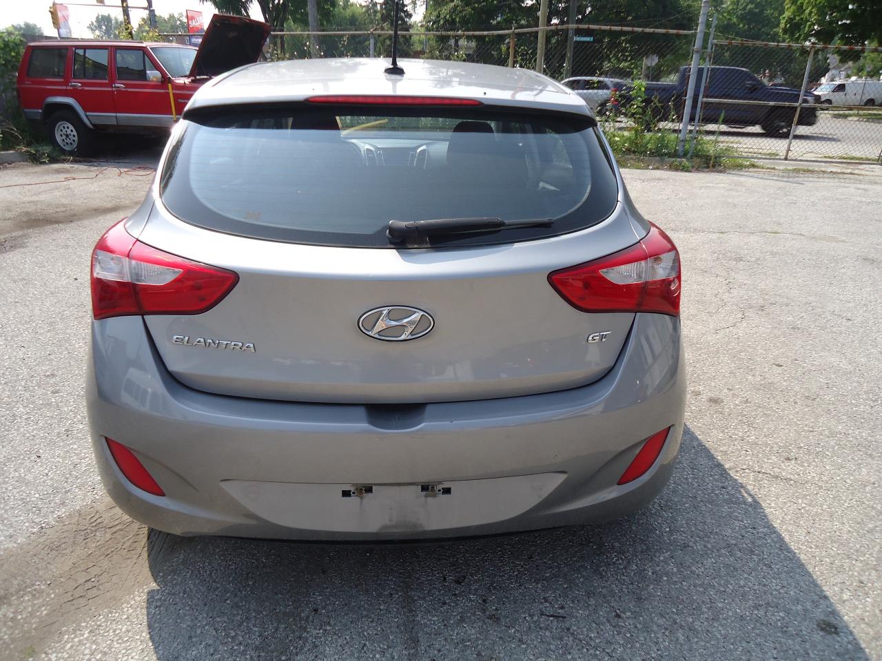 2013 Hyundai Elantra GT GL - Photo #4
