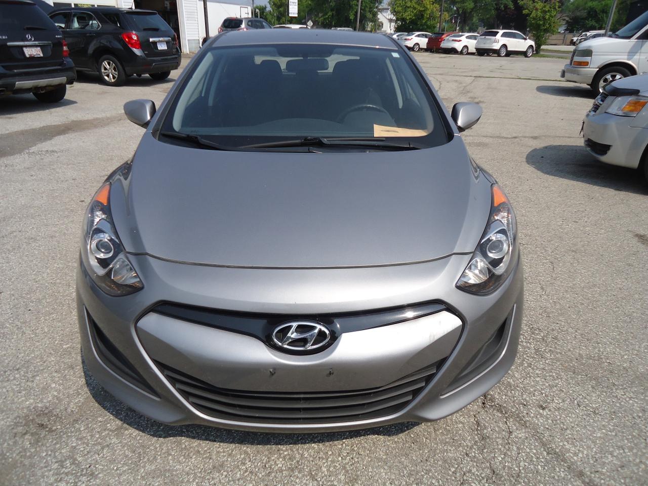 2013 Hyundai Elantra GT GL - Photo #2