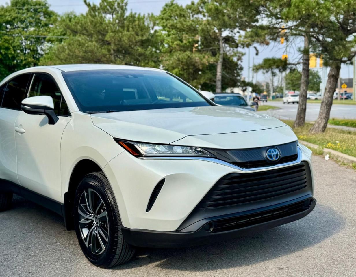 2022 Toyota Venza LE Photo2