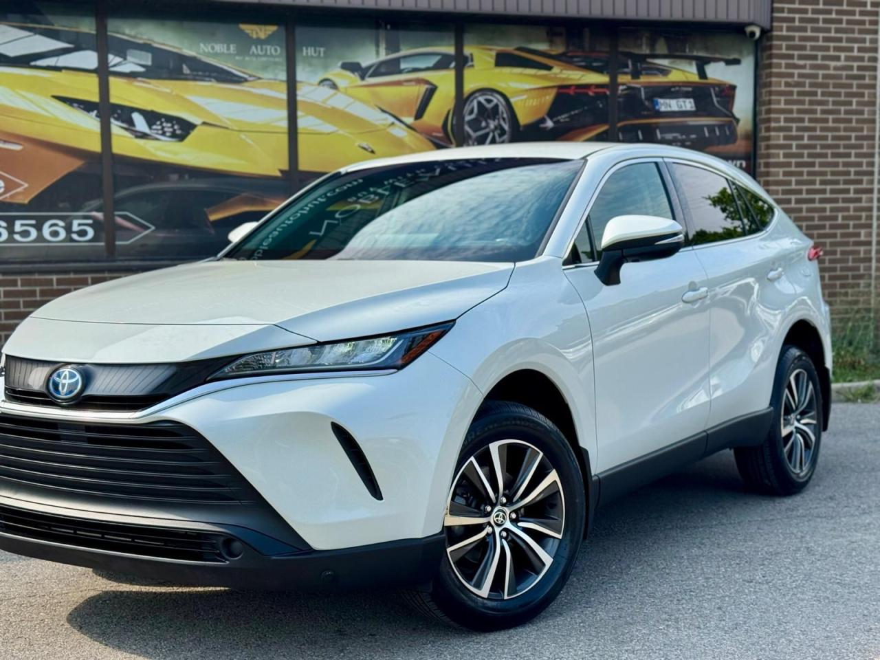 2022 Toyota Venza LE Photo3