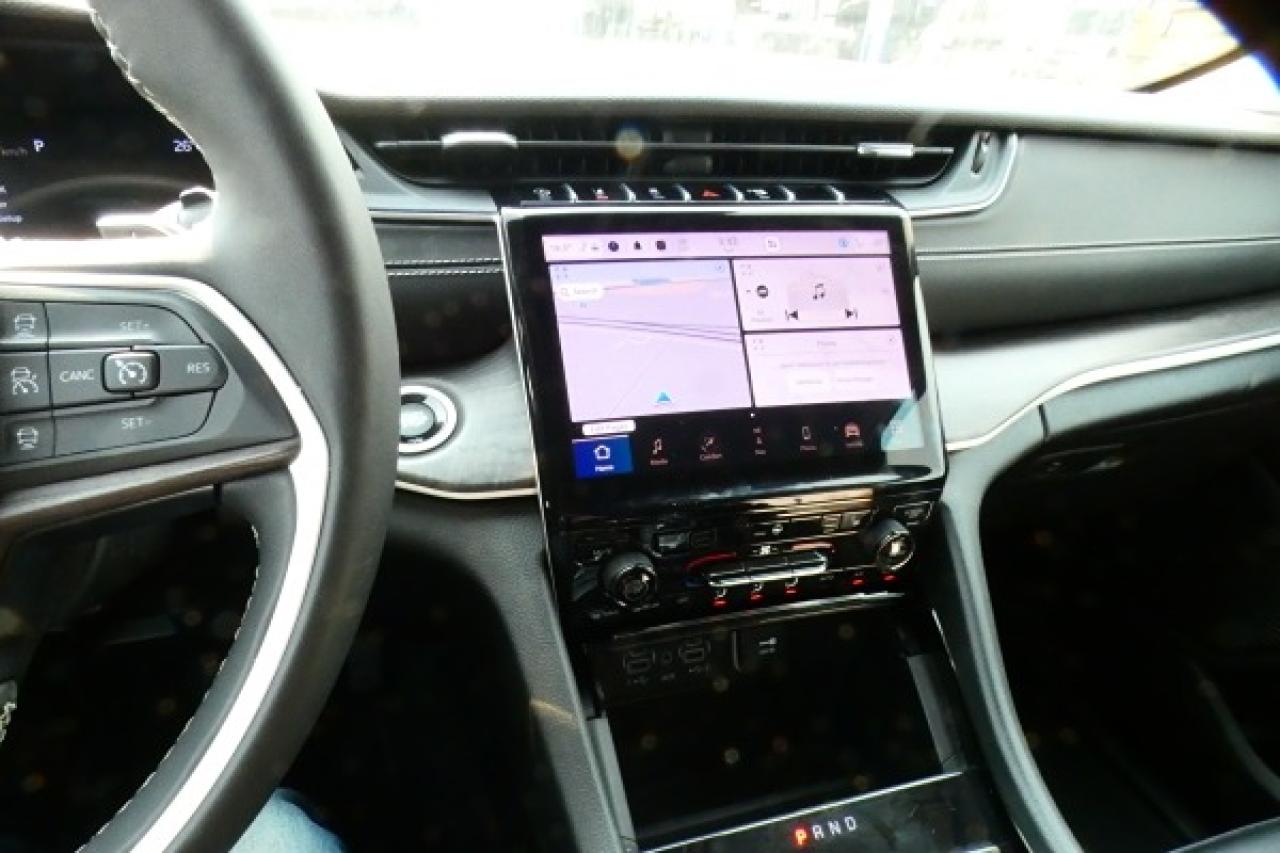 2023 Jeep Grand Cherokee Limited 4x4 w/Htd Leather, Htd wheel, NAV, BUC - Photo #16