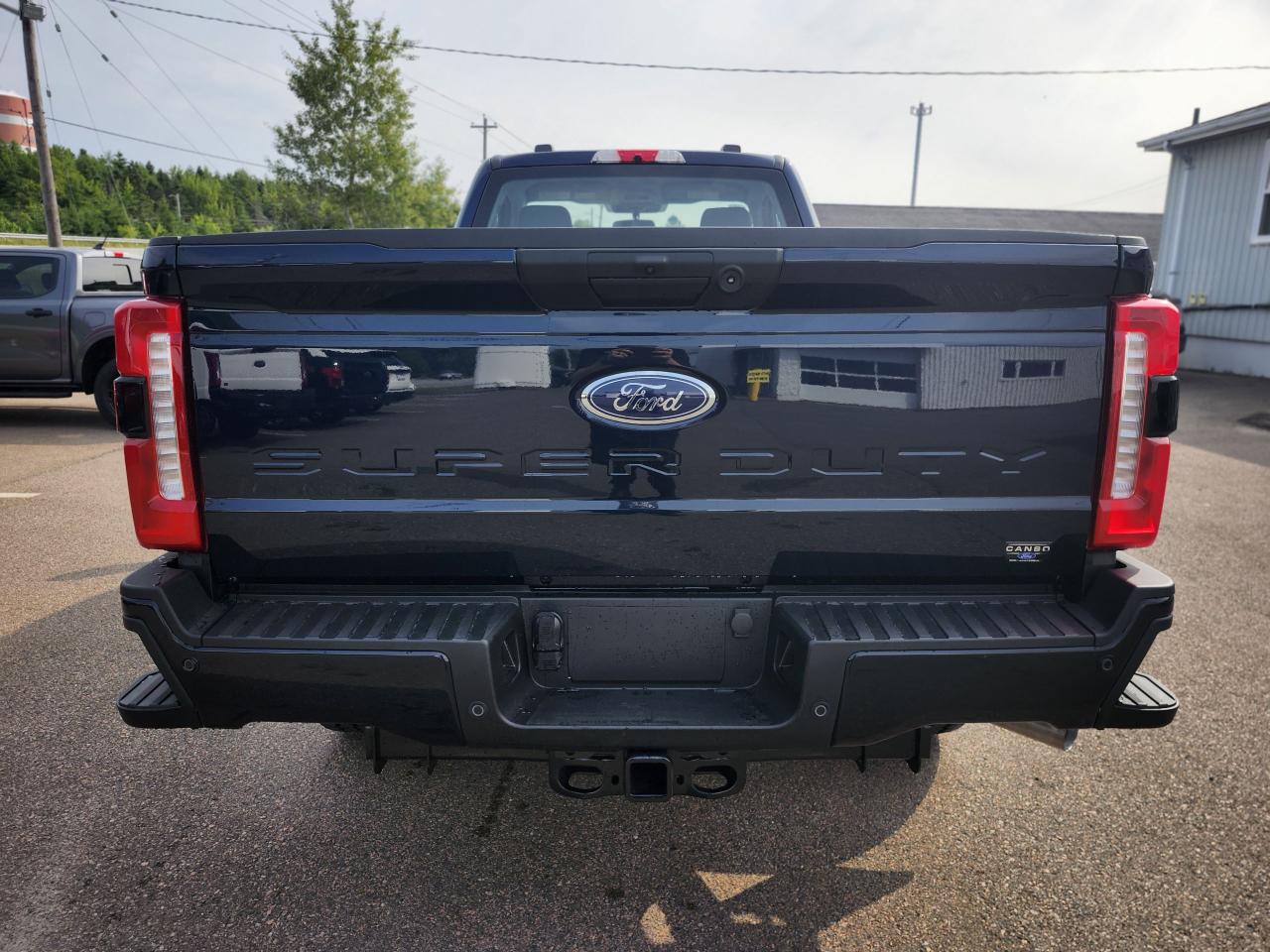 2025 Ford F-250 Super Duty SRW XL 4WD Reg Cab 8' Box Photo5