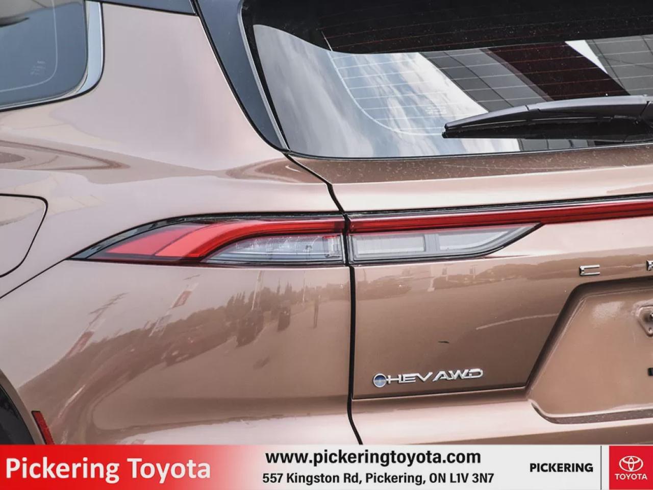 2025 Toyota Crown Signia Limited Photo3