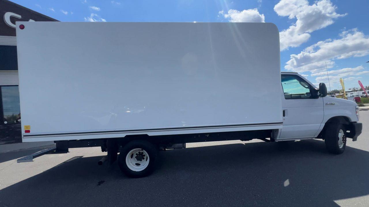 2022 Ford E450 Cutaway PREVIOUS DAILY RENTAL - LEATHER SEATS, SIRIUS XM, 2 PASSENGER, Photo