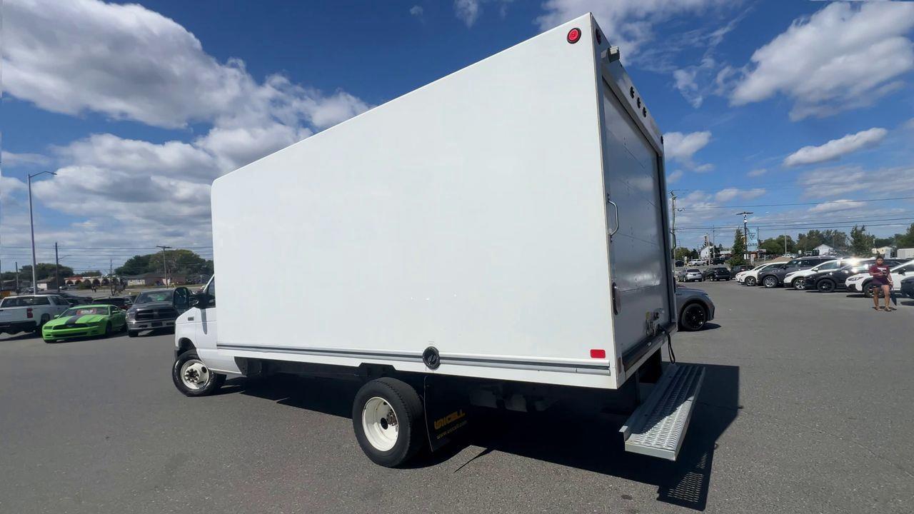 2022 Ford E450 Cutaway PREVIOUS DAILY RENTAL - LEATHER SEATS, SIRIUS XM, 2 PASSENGER, Photo