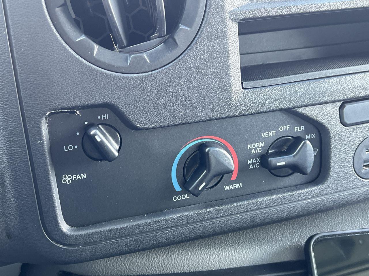 2022 Ford E450 Cutaway PREVIOUS DAILY RENTAL - LEATHER SEATS, SIRIUS XM, 2 PASSENGER, Photo