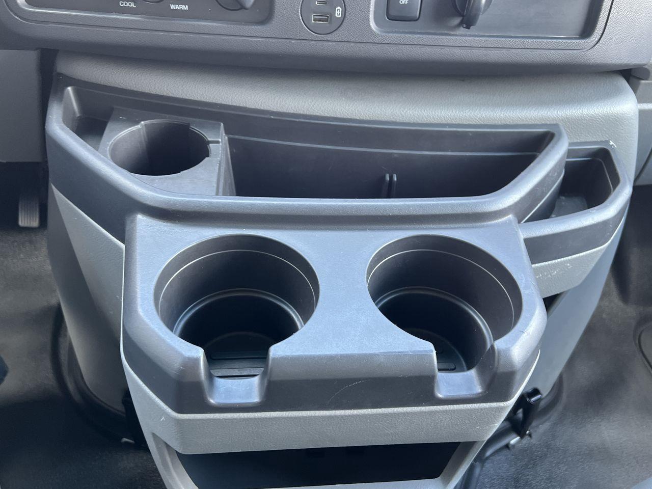 2022 Ford E450 Cutaway PREVIOUS DAILY RENTAL - LEATHER SEATS, SIRIUS XM, 2 PASSENGER, Photo