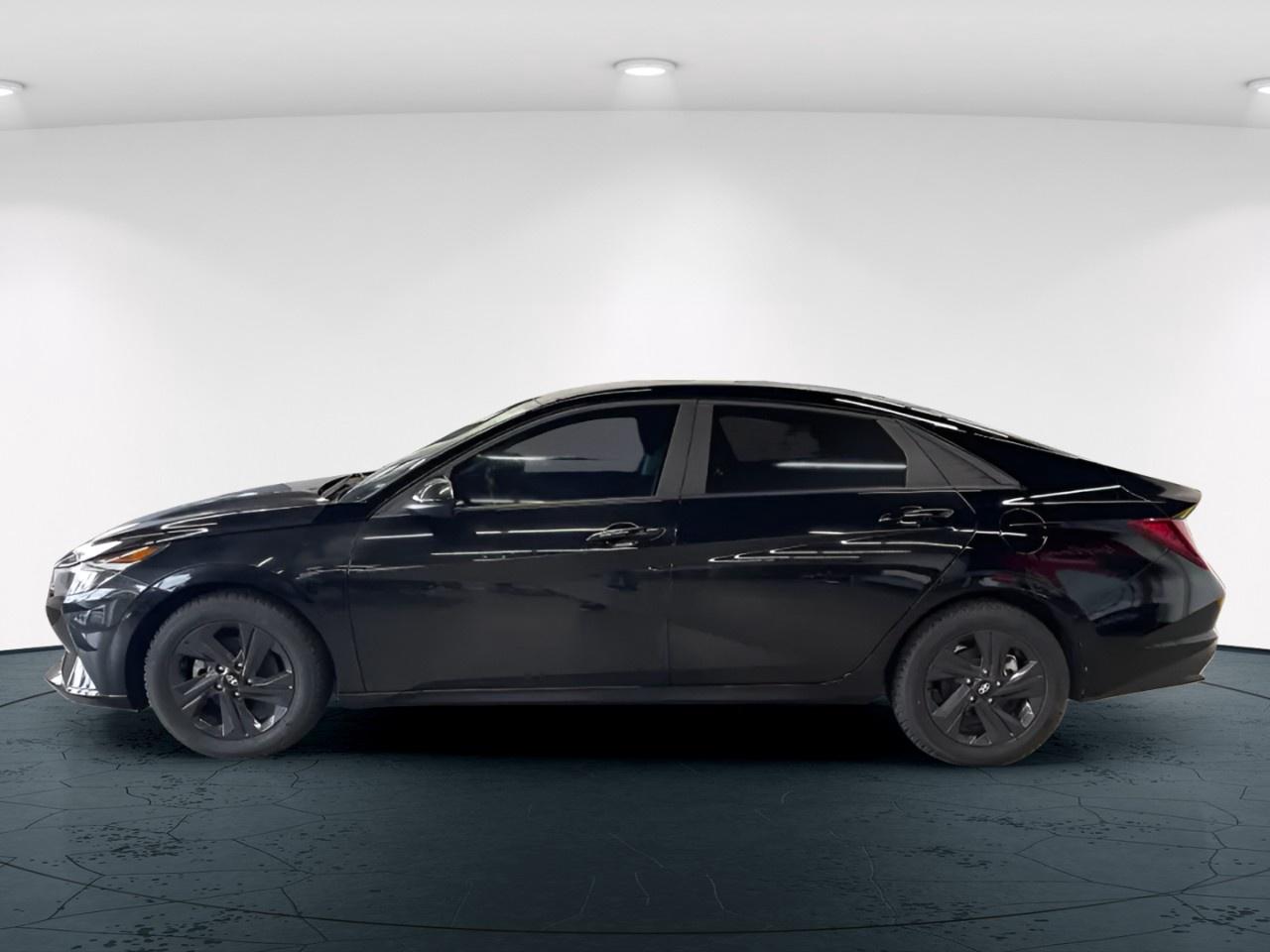 2023 Hyundai Elantra Preferred Photo