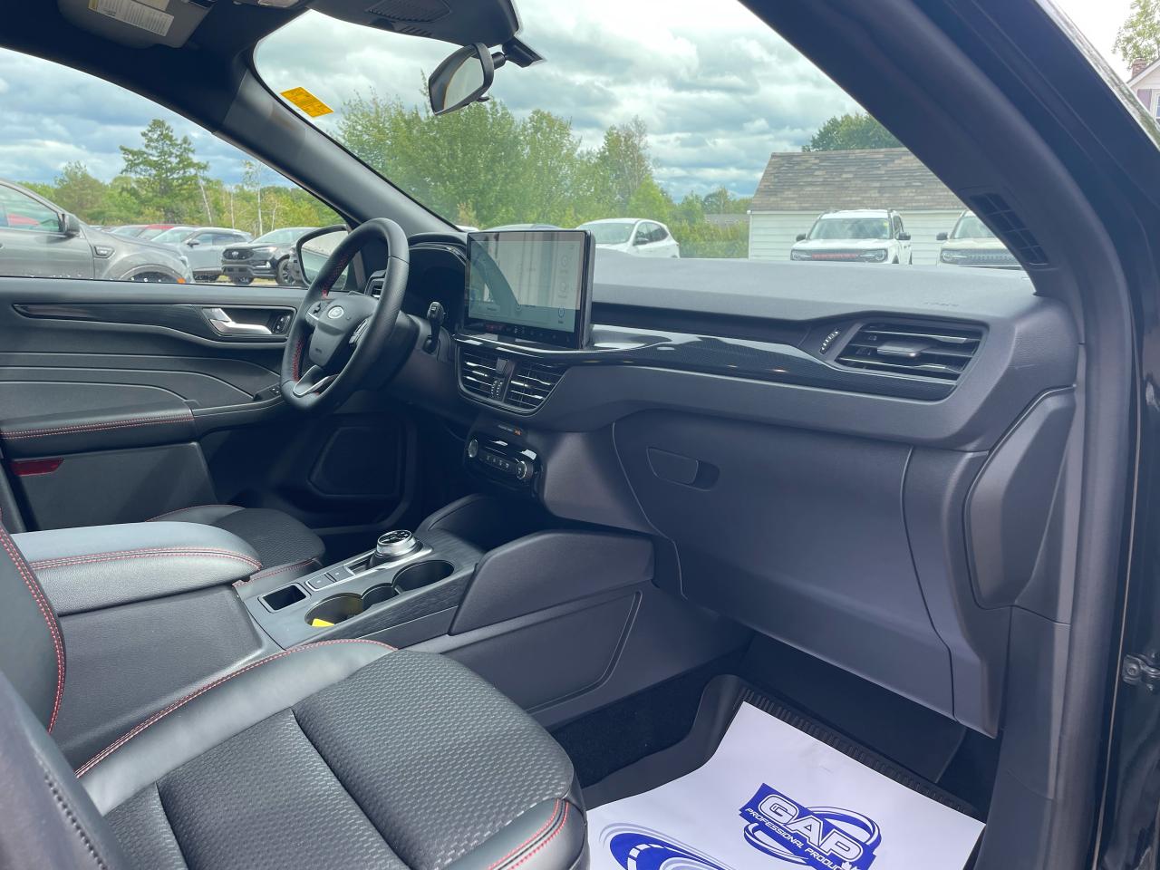 2025 Ford Escape ST-Line Photo5