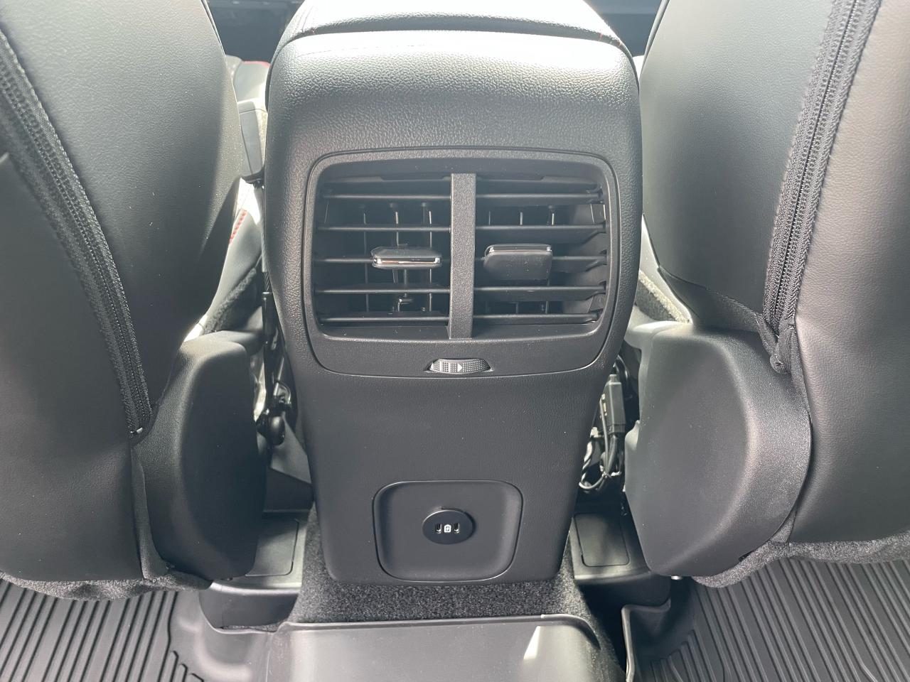 2025 Ford Escape ST-Line Photo5