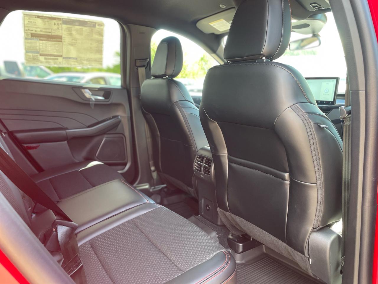 2025 Ford Escape ST-Line Photo5