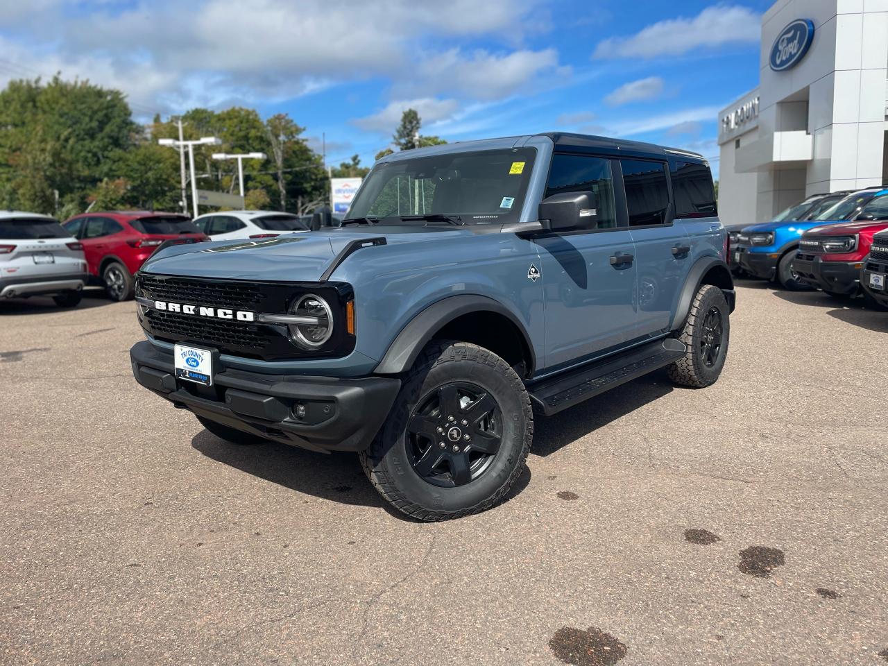 2025 Ford Bronco Outer Banks Photo2