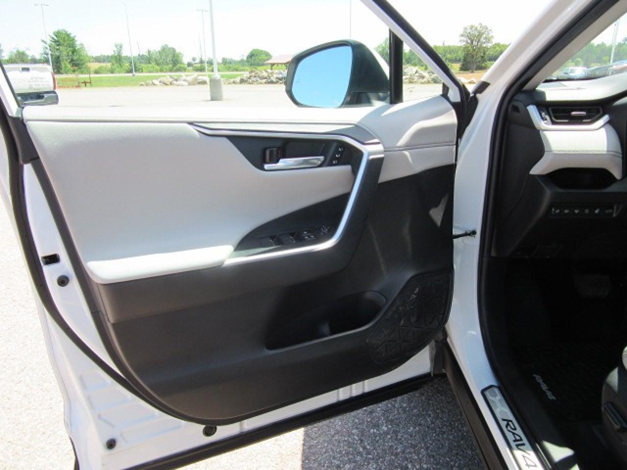 2022 Toyota RAV4 LIMITED  Photo
