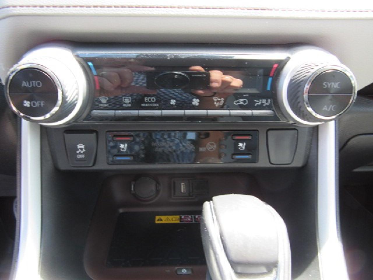 2022 Toyota RAV4 LIMITED  Photo