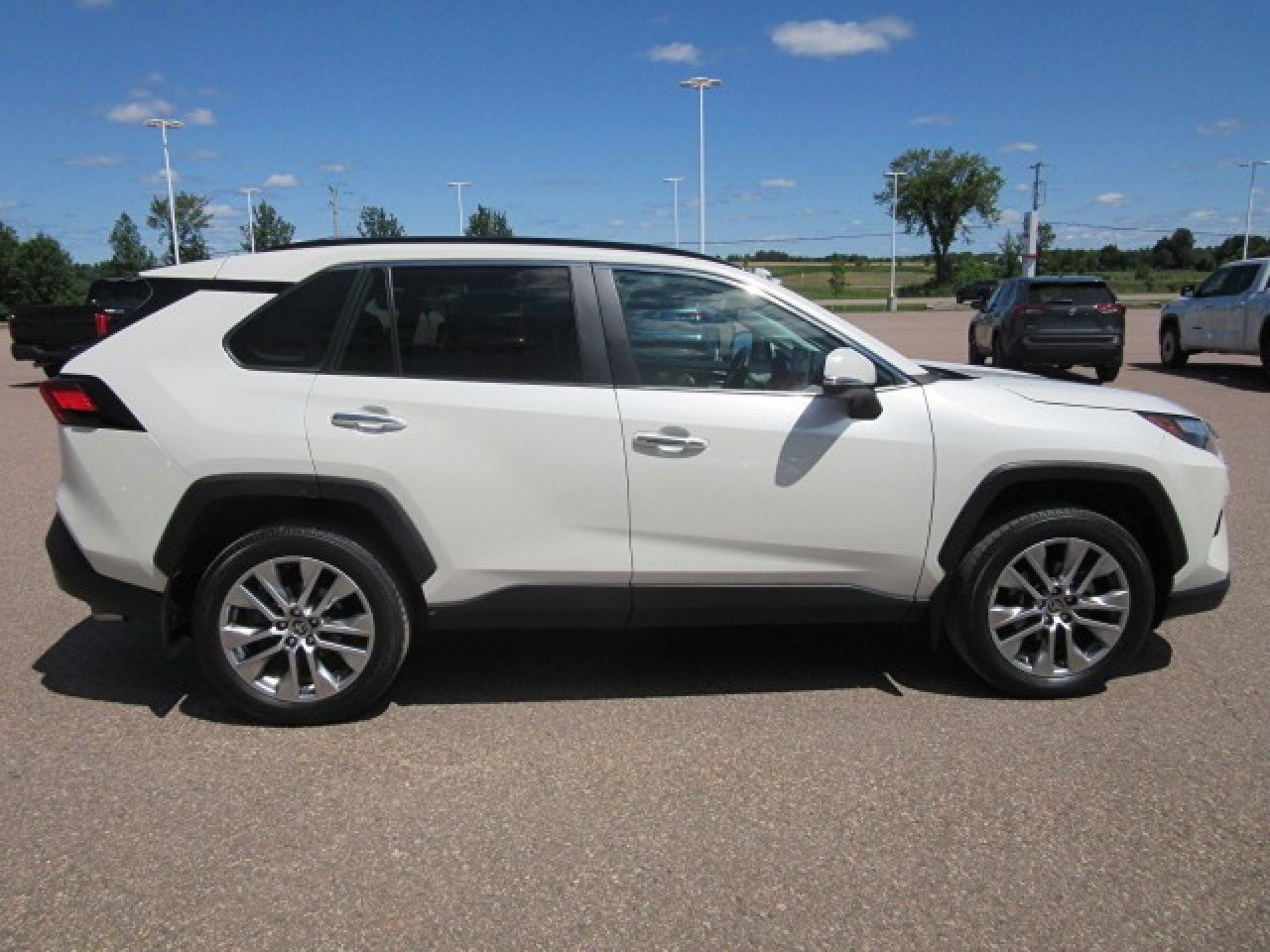 2022 Toyota RAV4 LIMITED  Photo