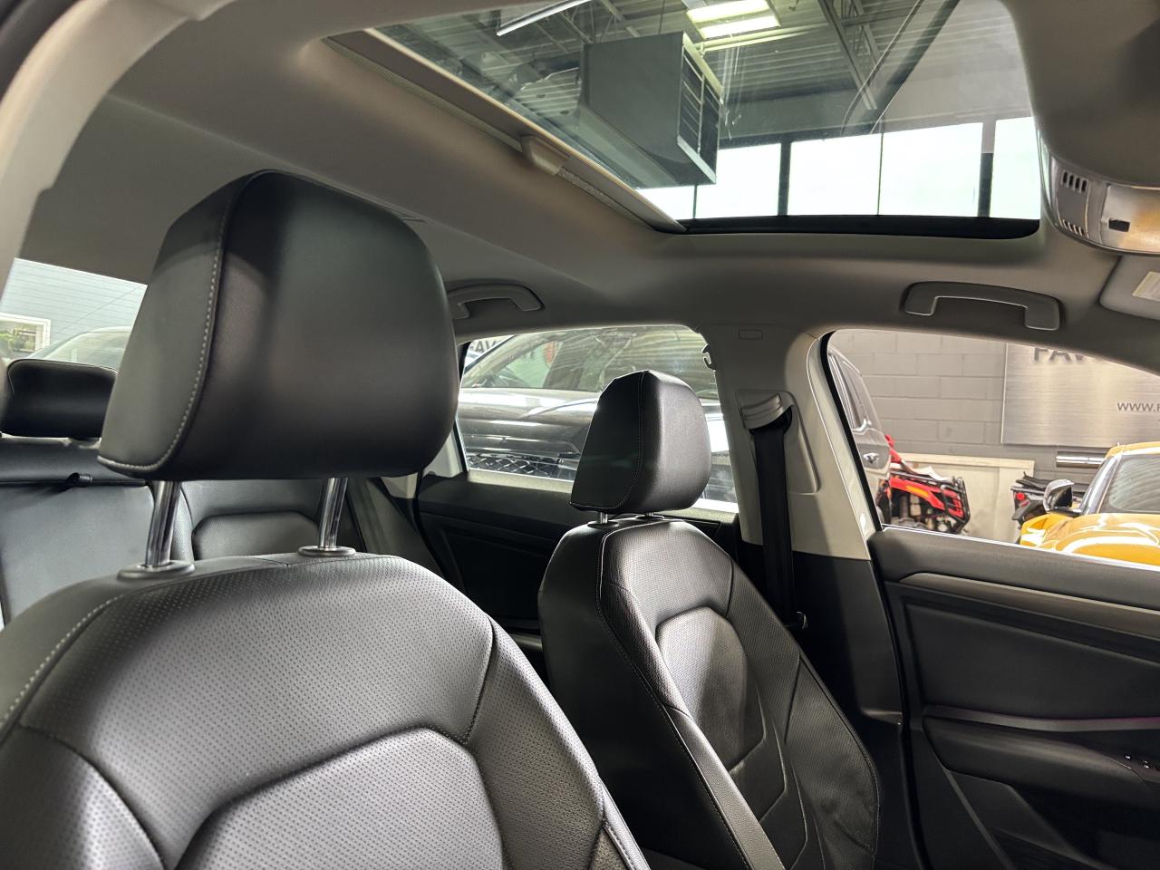 2021 Volkswagen Jetta Execline|NAV|BEATSAUDIO|AMBIENT|LEATHER|SUNROOF|++ - Photo #12