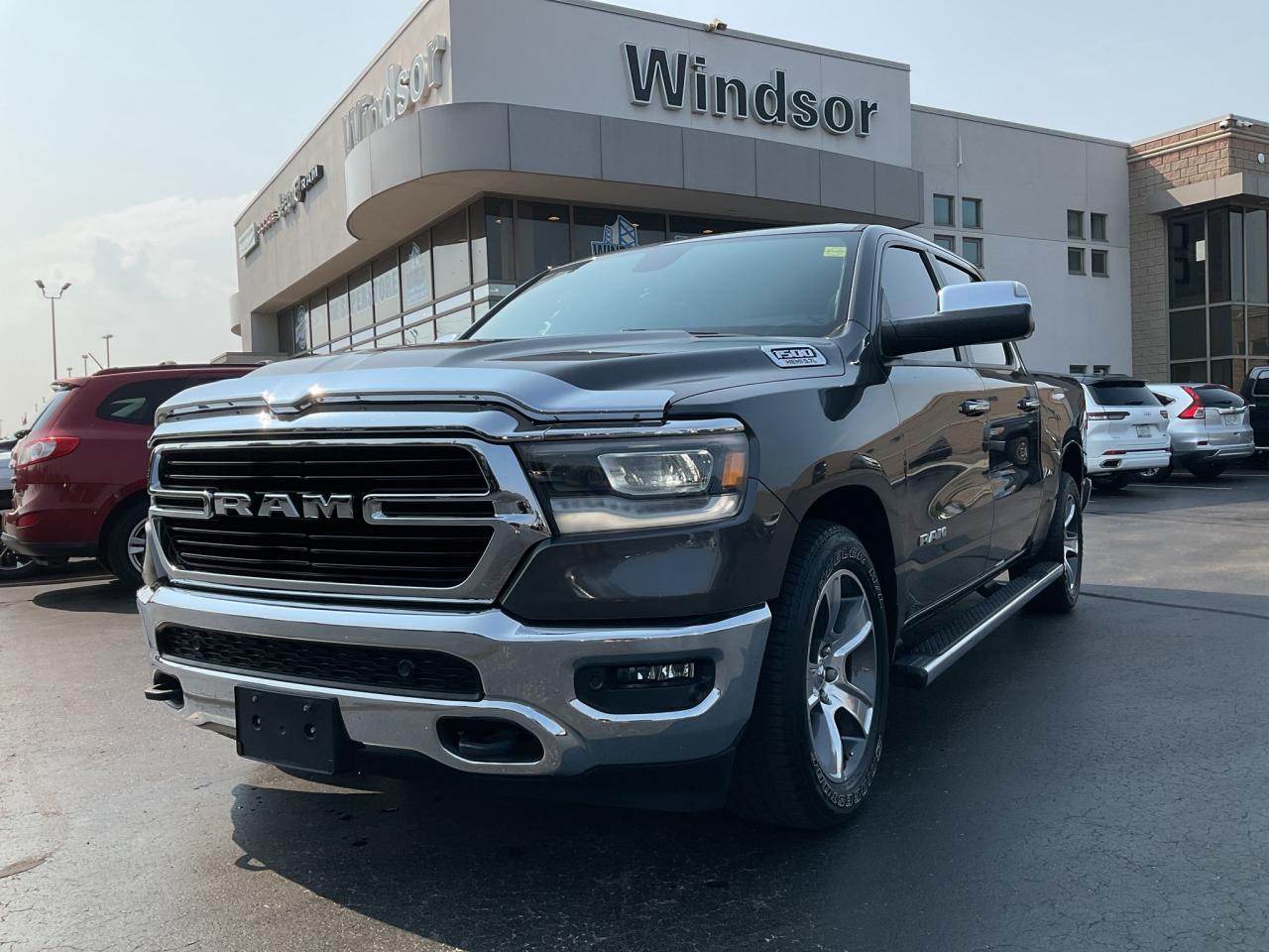 Used 2019 RAM 1500 Crew Cab V8 / 3.92 / LOCKER / SUNROOF / AIR RIDE / NAV for sale in Windsor, ON