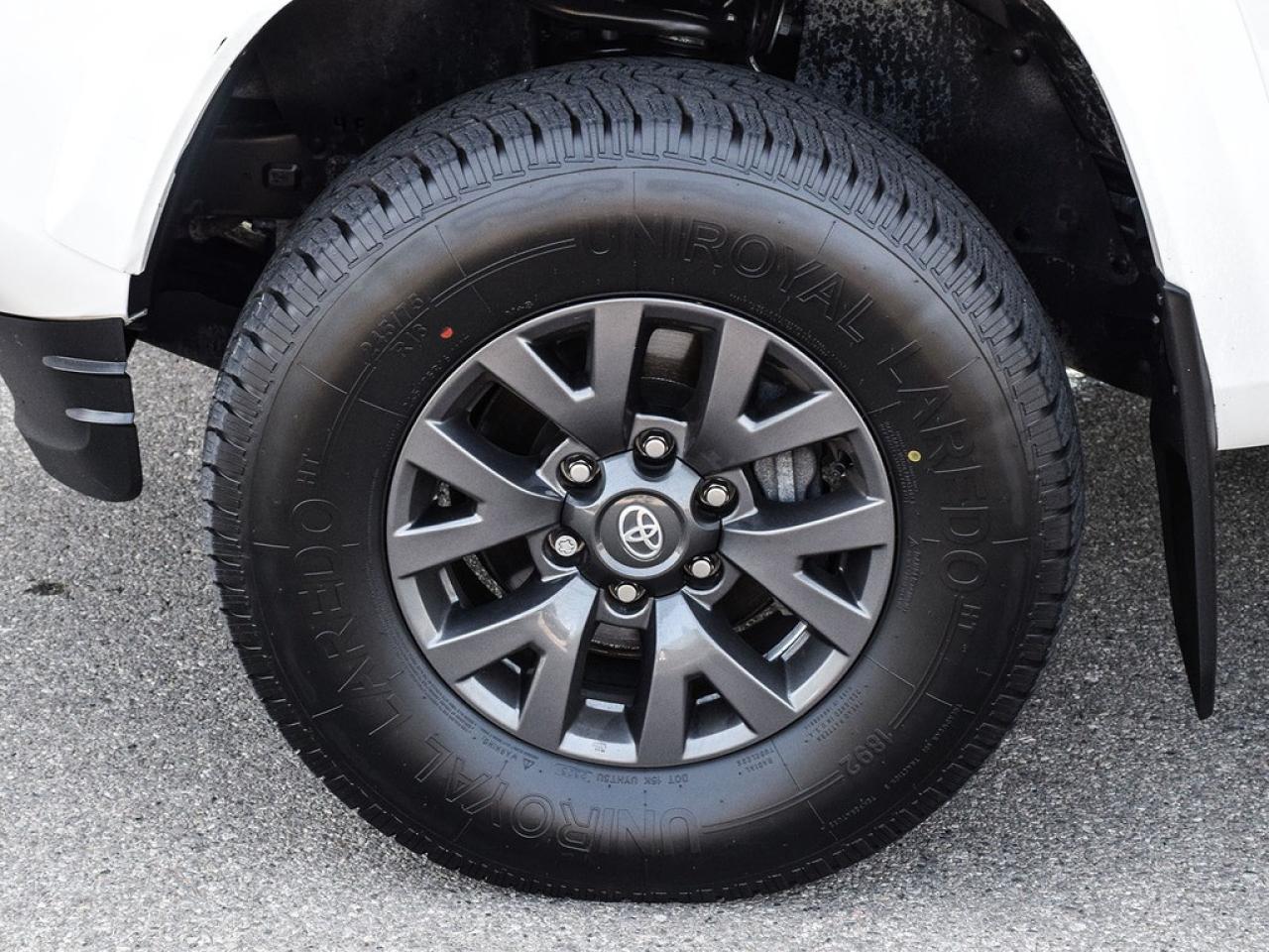 2023 Toyota Tacoma 4x4 Double Cab Auto Photo3