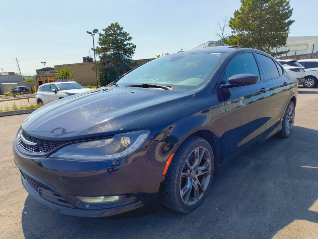 Used 2015 Chrysler 200 S 4dr All-wheel Drive Sedan Automatic for sale in Mississauga, ON