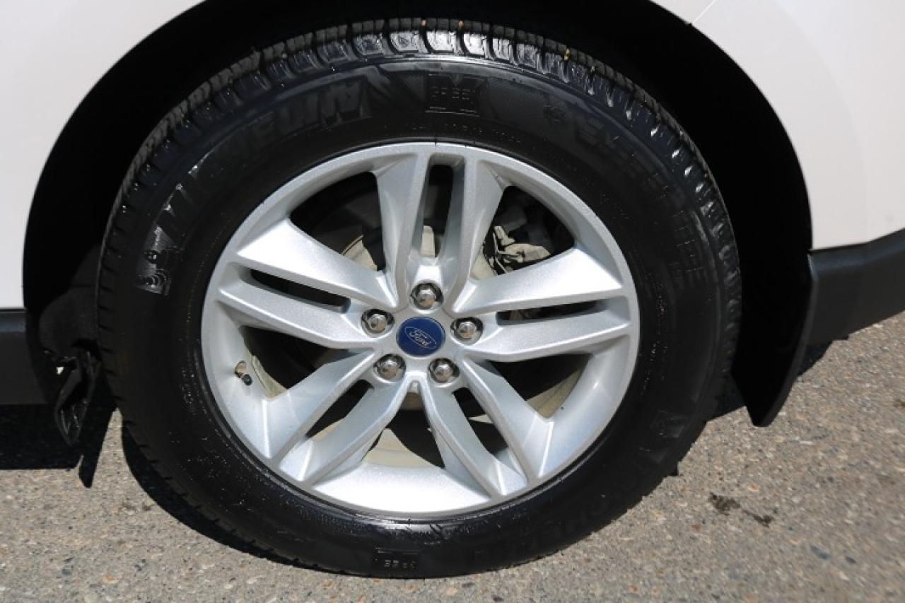 2017 Ford Edge SEL Photo2