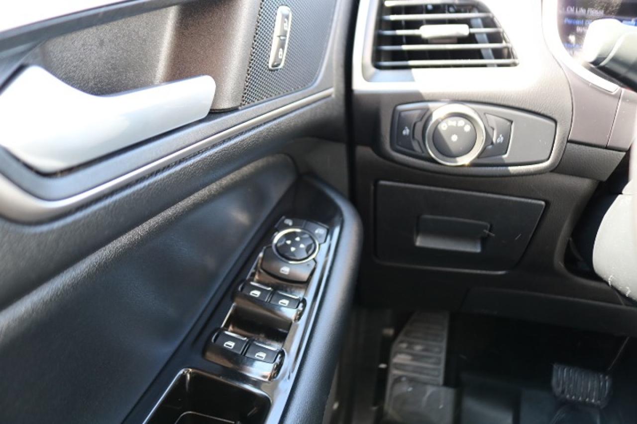 2017 Ford Edge SEL Photo