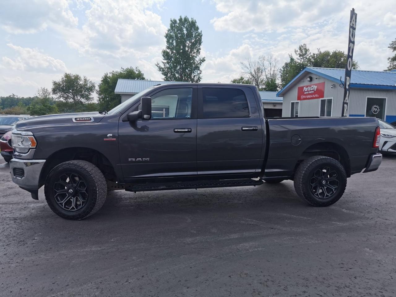 2019 RAM 3500 Big Horn - Photo #2
