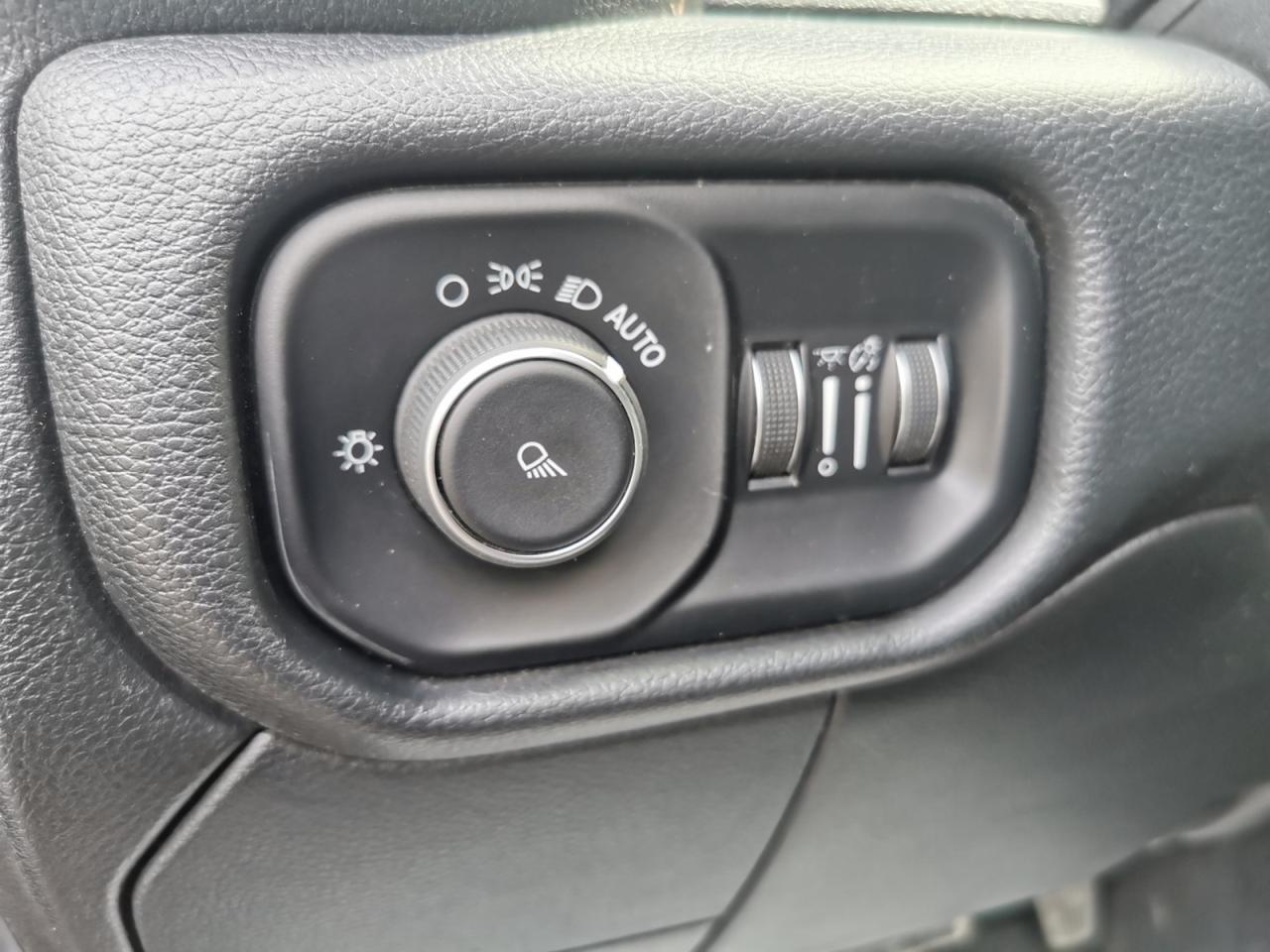 2019 RAM 3500 Big Horn - Photo #16
