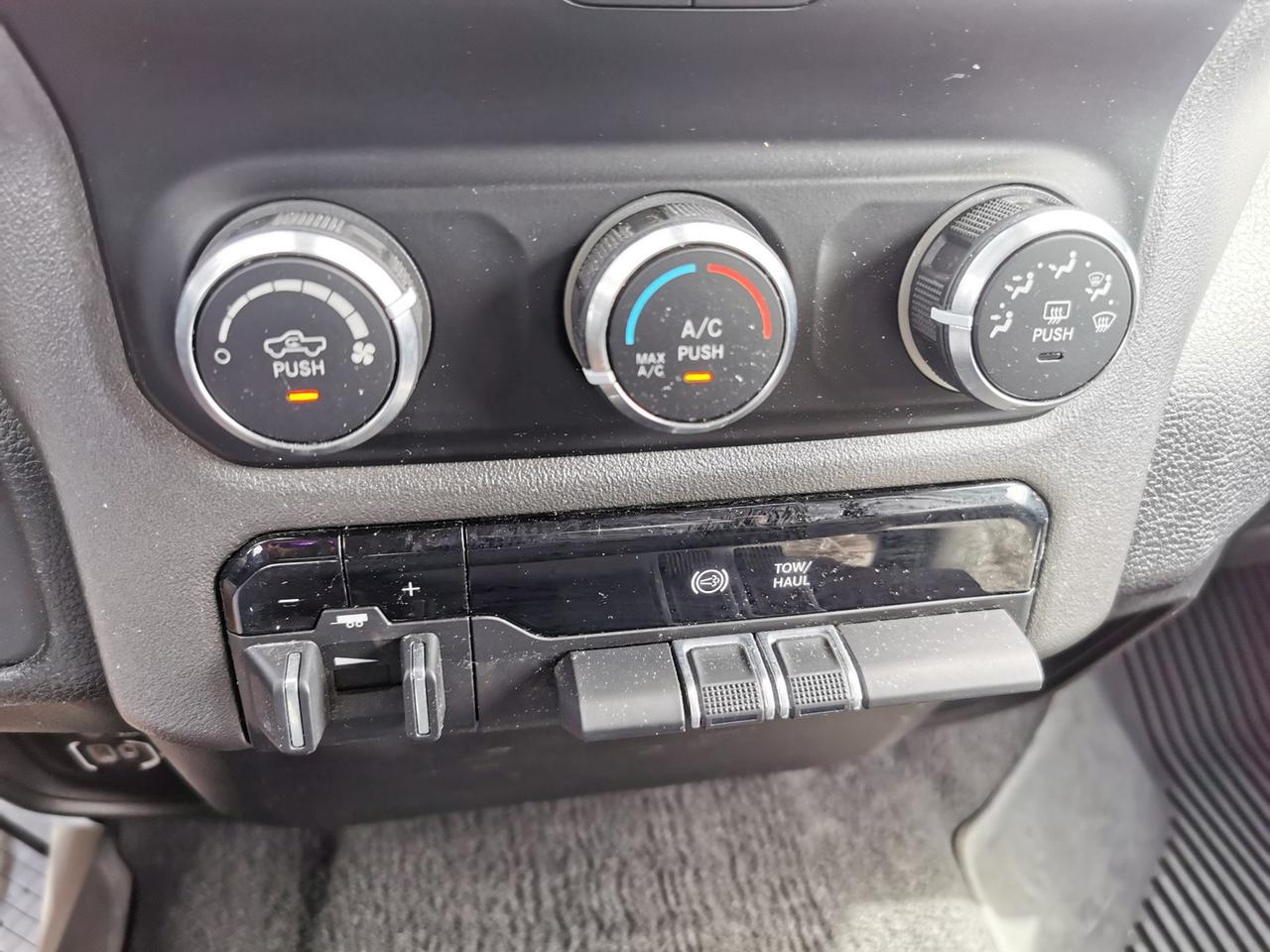 2019 RAM 3500 Big Horn Photo