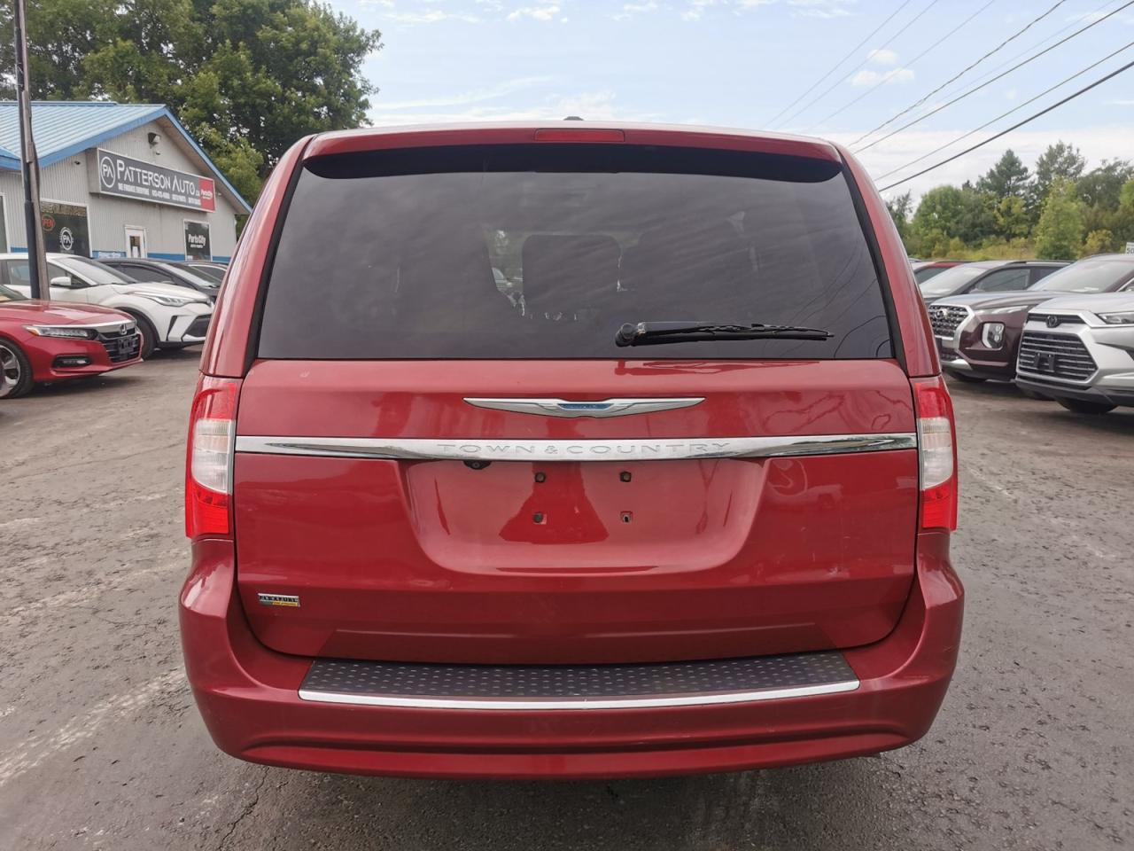 2015 Chrysler Town & Country Touring-L - Photo #4