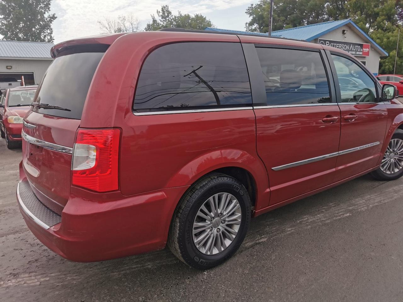 2015 Chrysler Town & Country Touring-L - Photo #5